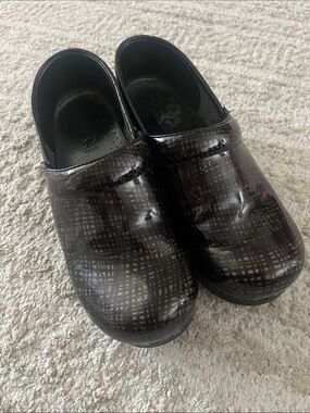 Dansko Black and Metallic Sparkles Check Patent Slip-On Professional Clogs 38